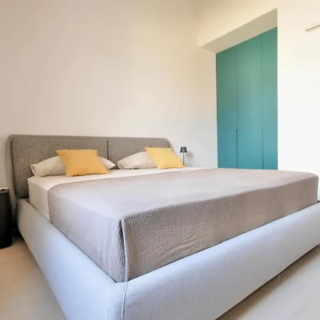 Amazing In With Heated Swimming Pool Holiday home