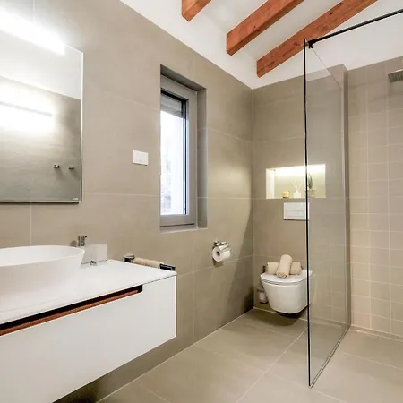 Holiday home Amazing In With Heated Swimming Pool Gajana