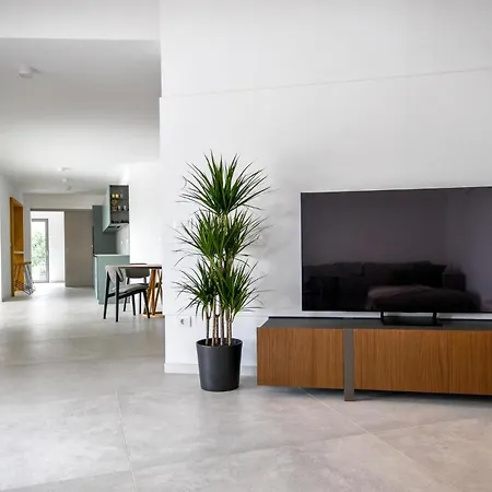 Amazing In With Heated Swimming Pool *