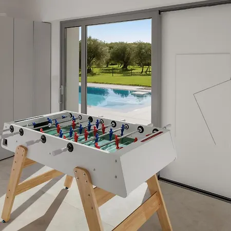 Amazing In With Heated Swimming Pool Holiday home *