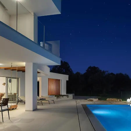 Holiday home Amazing In With Heated Swimming Pool Gajana