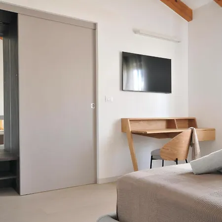 Semesterbostad Amazing In With Heated Swimming Pool *
