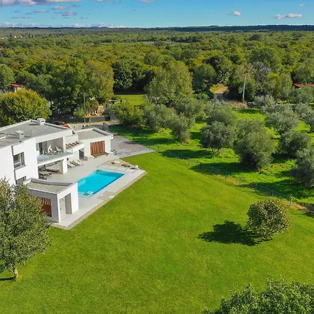 Holiday home Amazing In With Heated Swimming Pool *